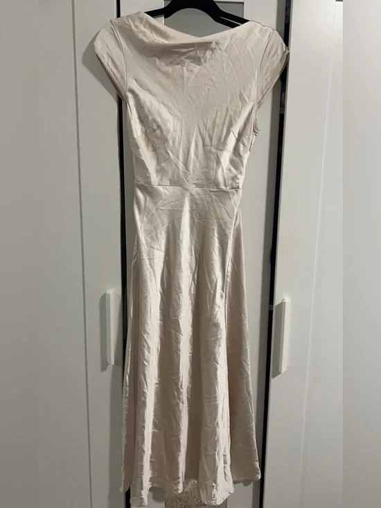 Selfie Leslie-Lucinda Twist Back Midi Dress Champagne - Picture 4 of 5